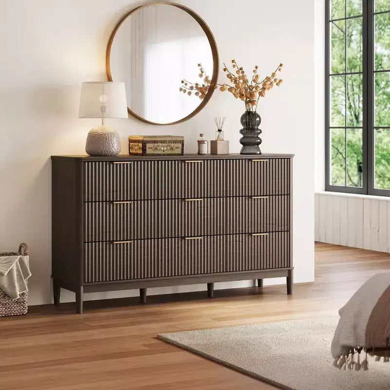 Commode à 9 tiroirs cannelés pour chambre à coucher, grande commode de style moderne du milieu du siècle avec poignées en métal doré, larges commodes en bois de style bohème