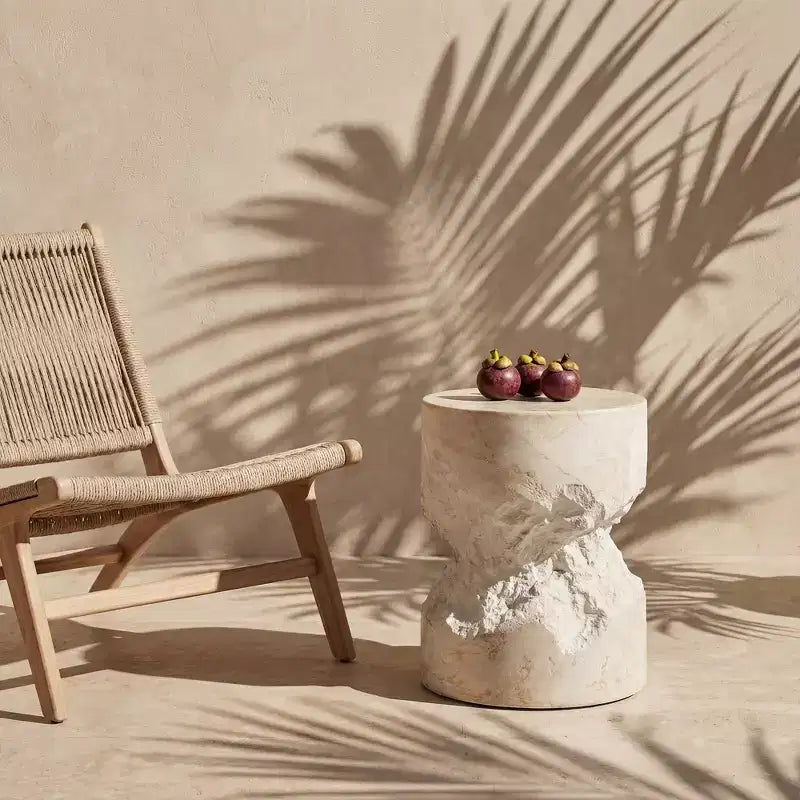 Table d'appoint ronde en faux travertin blanc faite à la main - Plateau en béton de 35 cm, capacité de 90 kg, résistante aux intempéries, utilisation intérieure/extérieure sans assemblage
